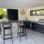 Sublime With Pool And Jacuzzi Villa