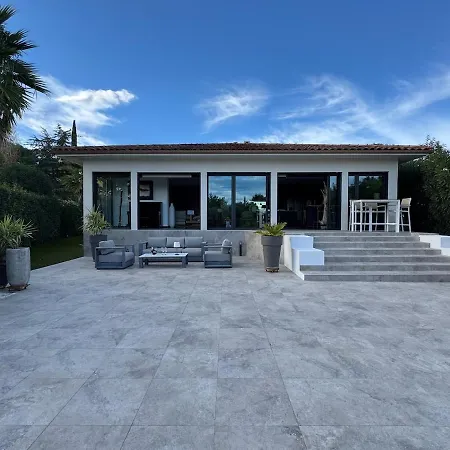 Villa Sublime With Pool And Jacuzzi *